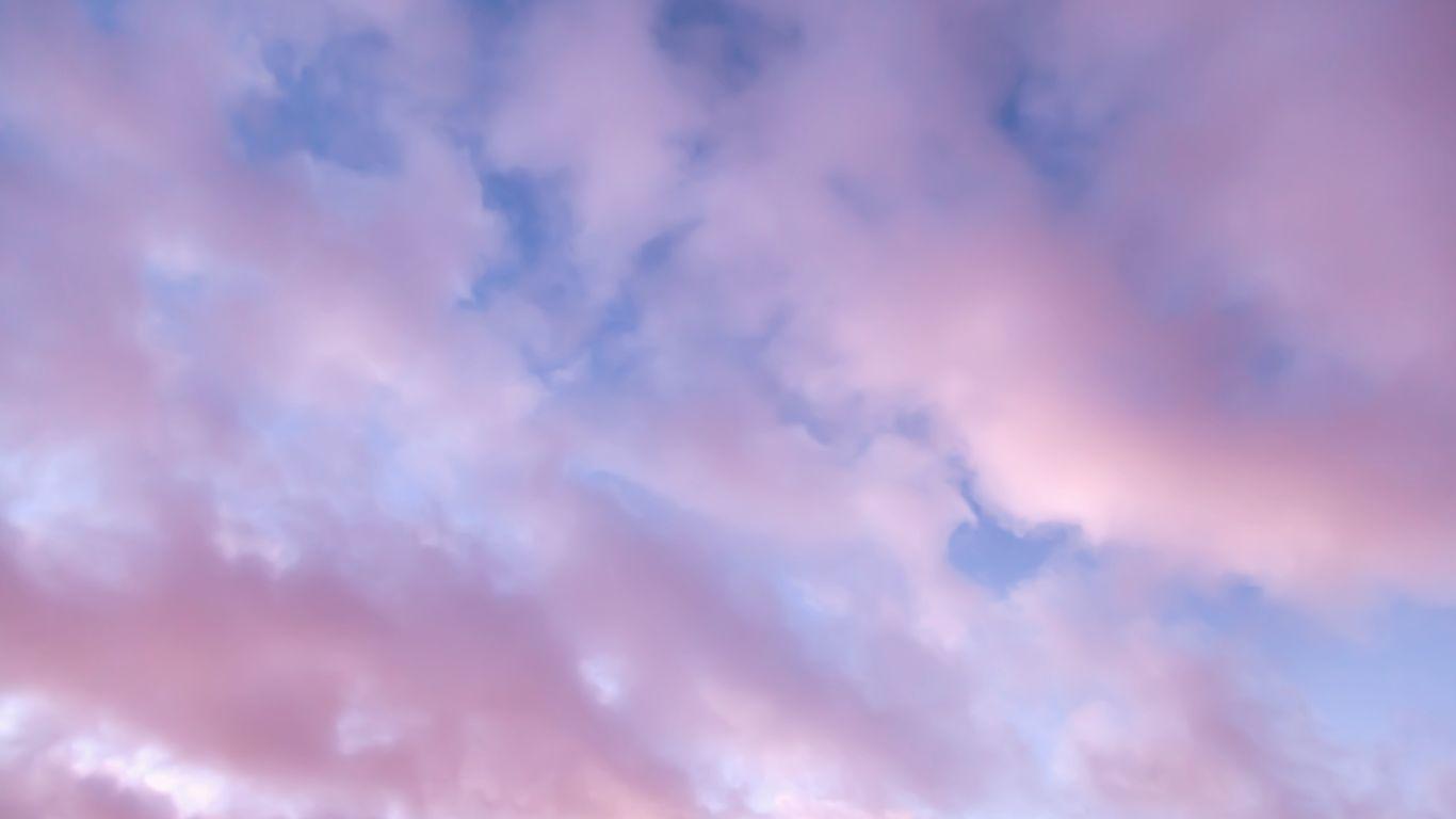 Wolkenhimmel, rosa-blau